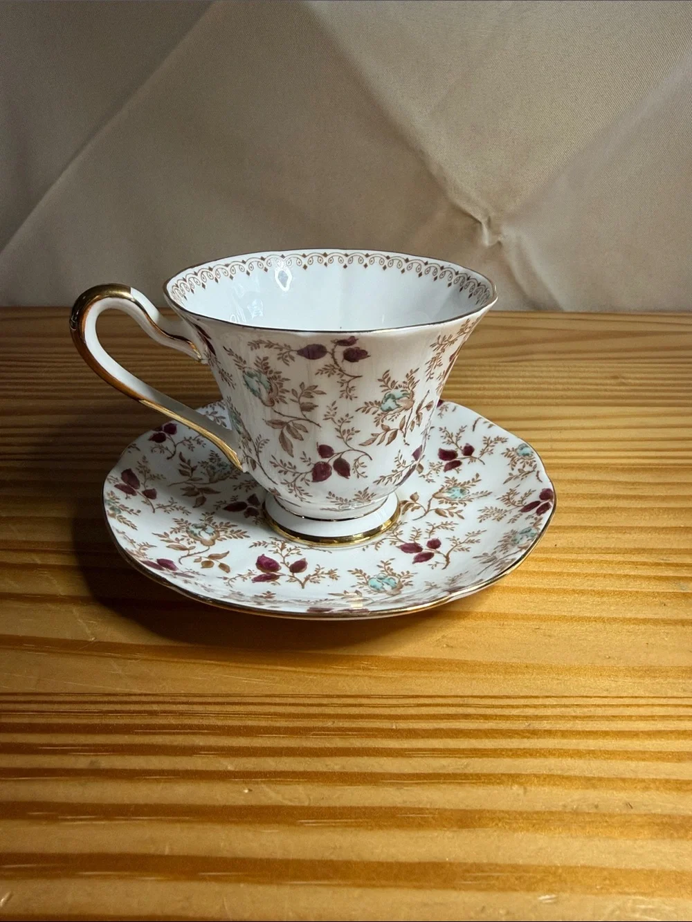 Vintage Tuscan Fine Bone China Teacup & Saucer Set - Charmaine Pattern D1152